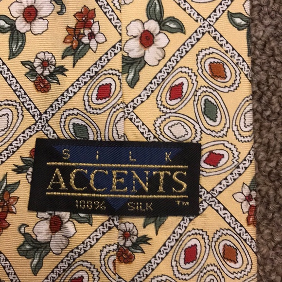 Silk Accents Silk Tie - Pale Yellow Floral - Picture 3 of 4